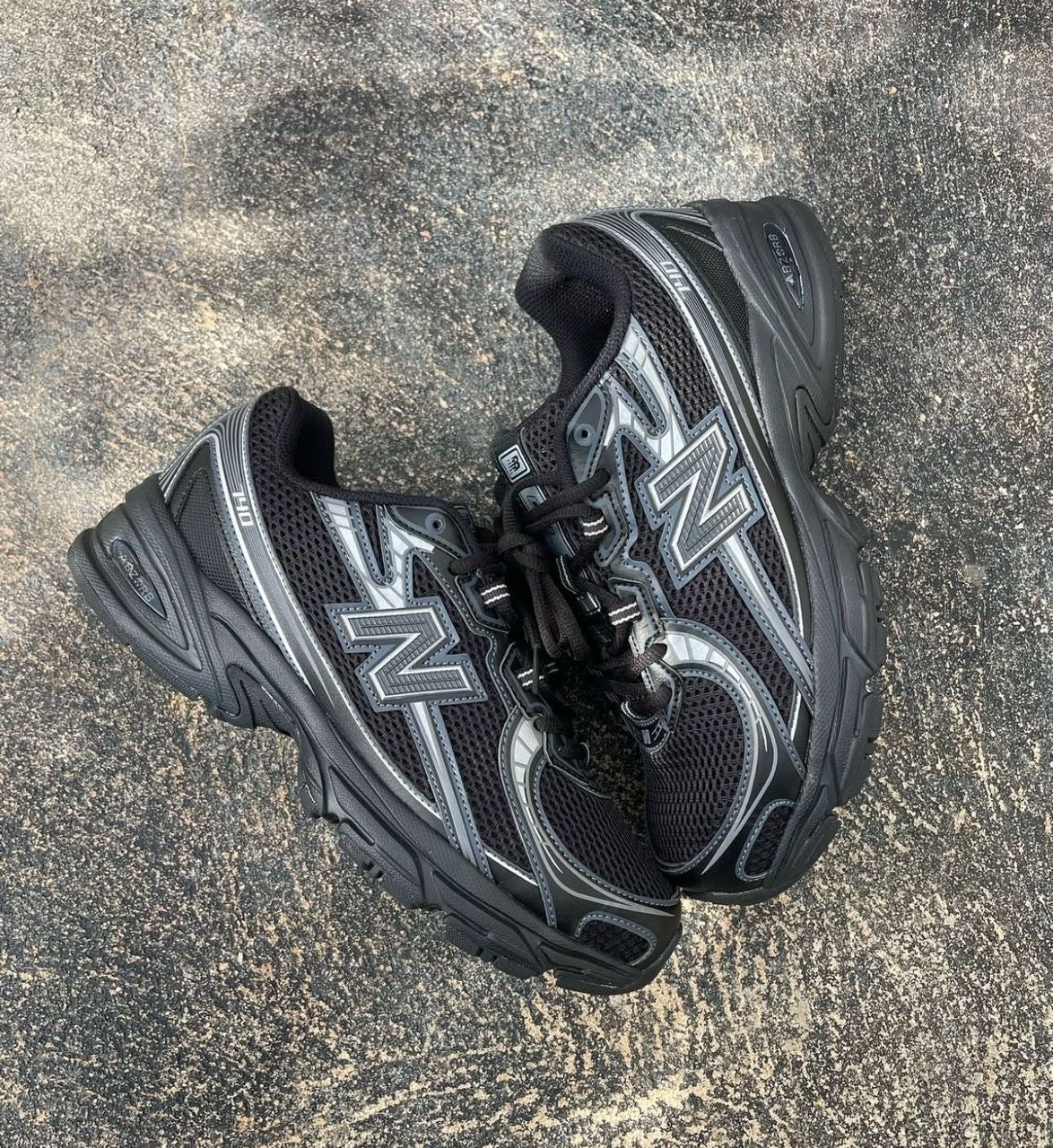 NEW BALANCE 740