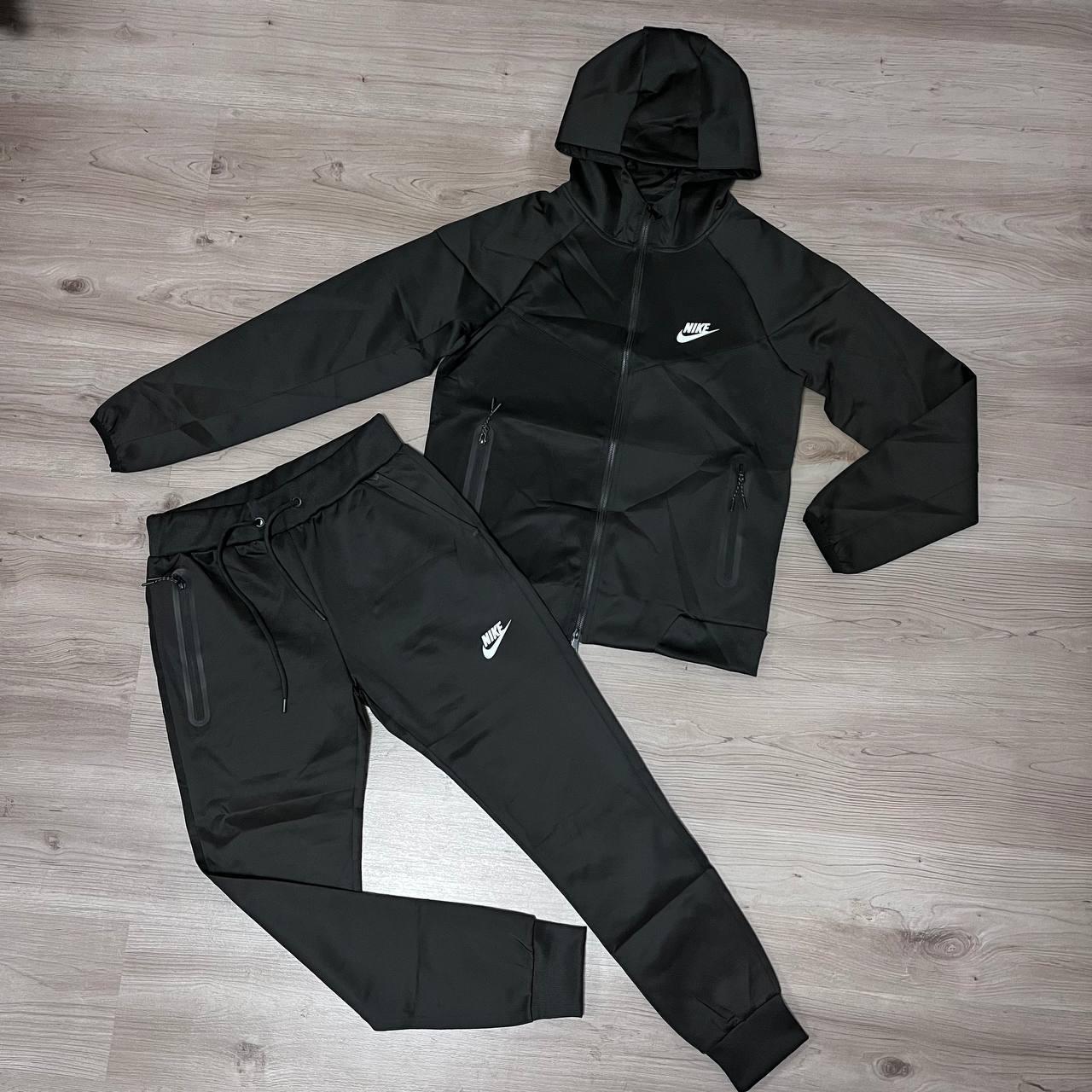 Chandal Tech Black