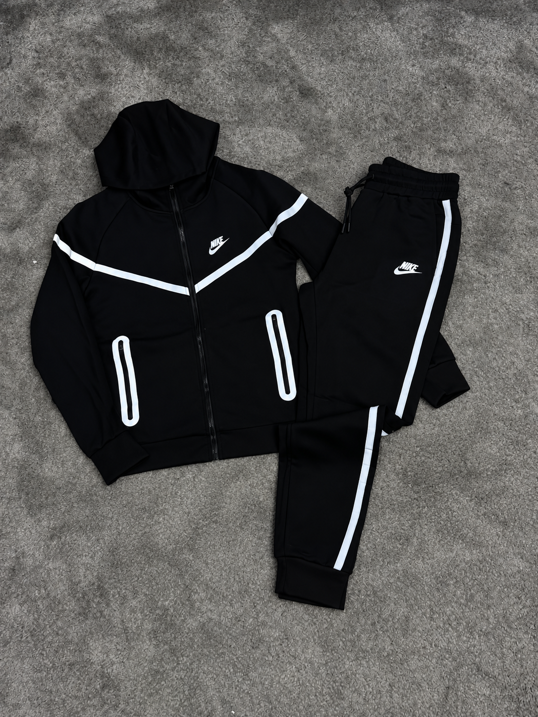 NIKE TECH (REFLECTANDO)