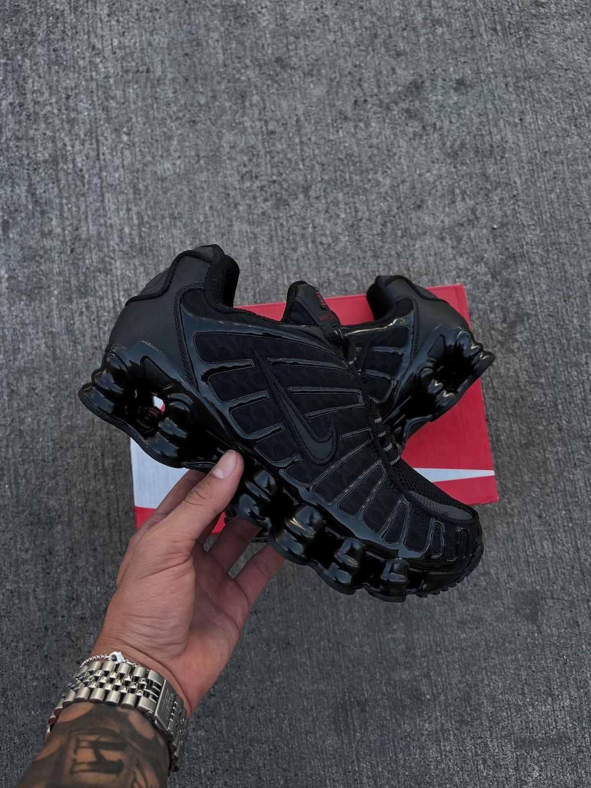 NIKE SHOX BLACK